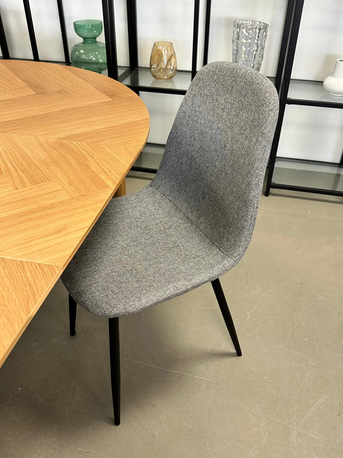 Nimara Anna spisebordsstol - Grå tekstil med sorte ben* Spisebordsstole