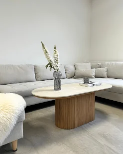Nimara Bobby - Oval sofabord med lys beige stenbordplade og fod i eg 120x55x45 cm* Sofaborde