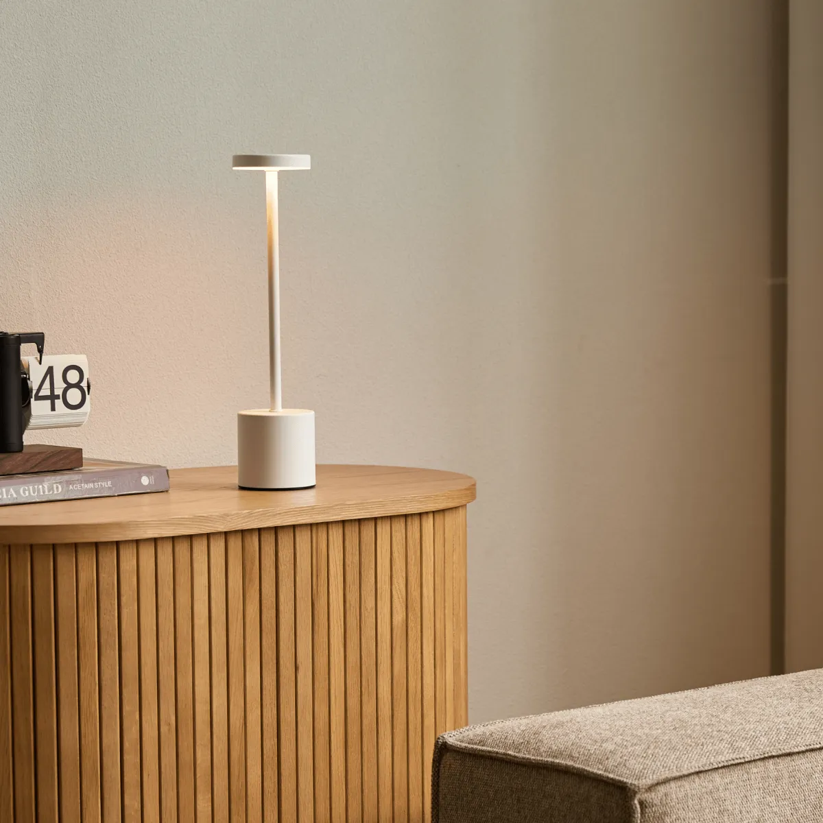 Nimara Elvis LED bordlampe hvid* Bordlamper