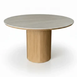 Nimara Enzo rundt spisebord med bordplade i beige sten og lamelfod i egetræ Ø120 cm* Spiseborde