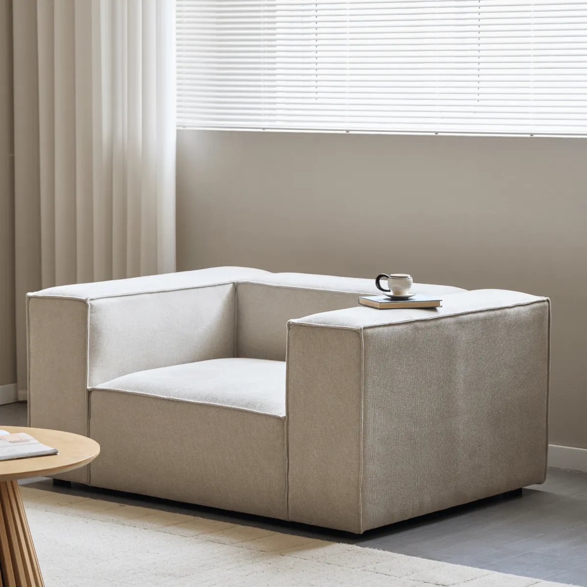 Nimara Hailey lænestol i beige L: 136 X D: 100 X H: 64 Cm* Sofaer|Lænestole