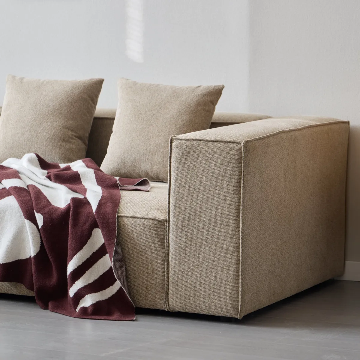 Nimara Hailey - Venstrevendt chaiselong modulsofa med puf i sand L: 415 X D: 172 X H: 65 cm* Sofaer