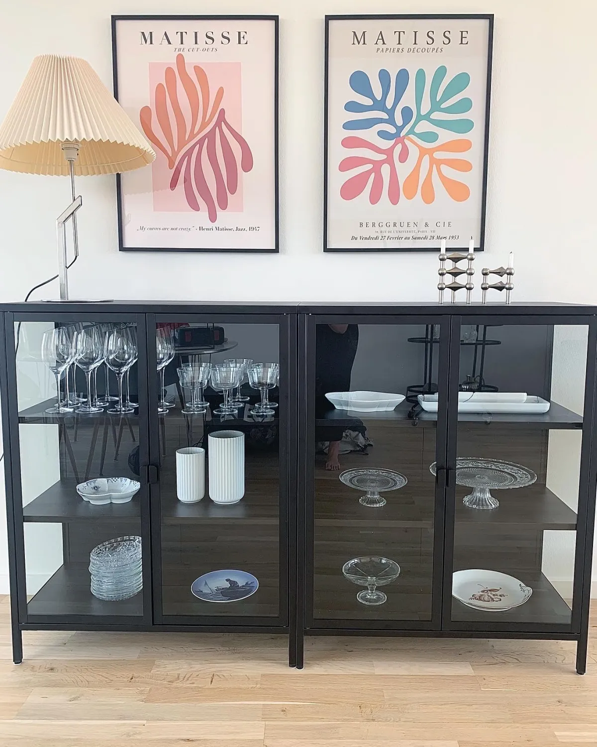 Nimara Herman glas skænk/vitrineskab - Sort metal 80x40x105 cm* Vitrineskabe|Vitrineskabe