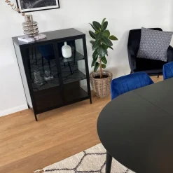 Nimara Herman glas skænk/vitrineskab - Sort metal 80x40x105 cm* Vitrineskabe|Vitrineskabe