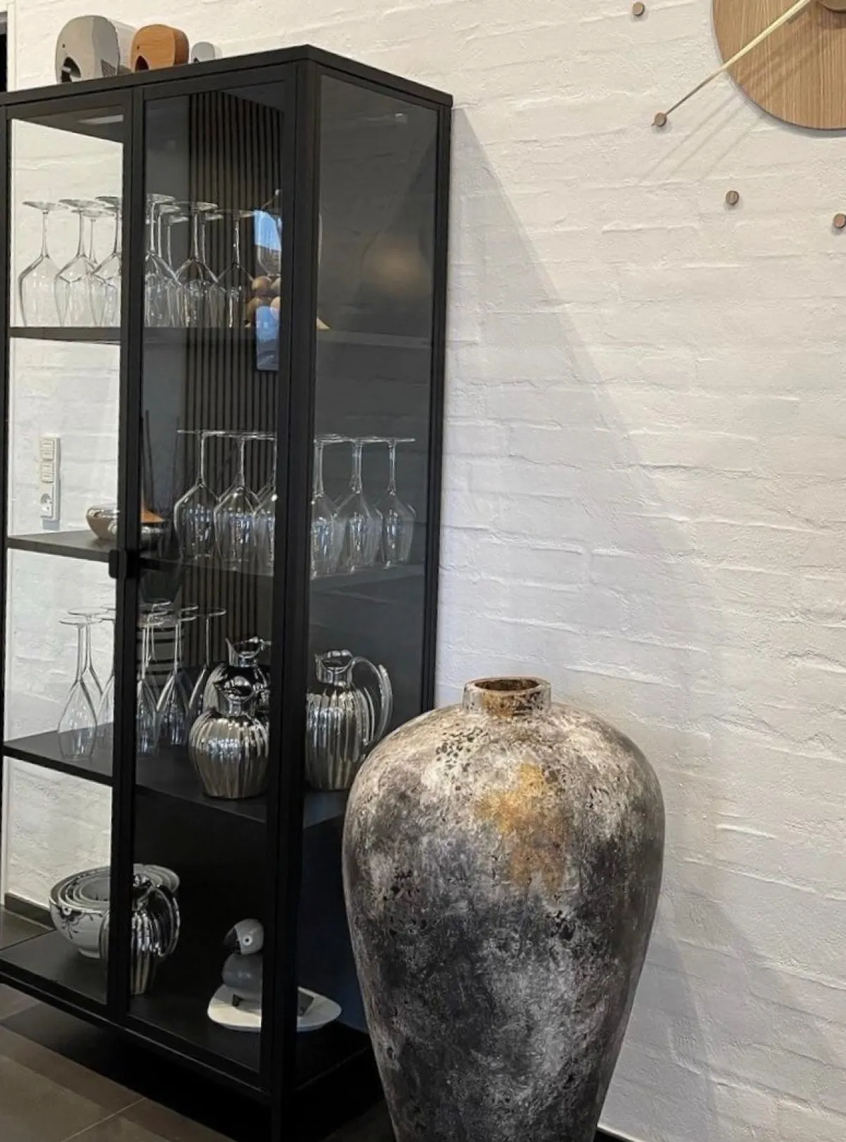 Nimara Herman Vitrineskab - Sort metal/glas - 80x40x180 cm* Vitrineskabe|Vitrineskabe