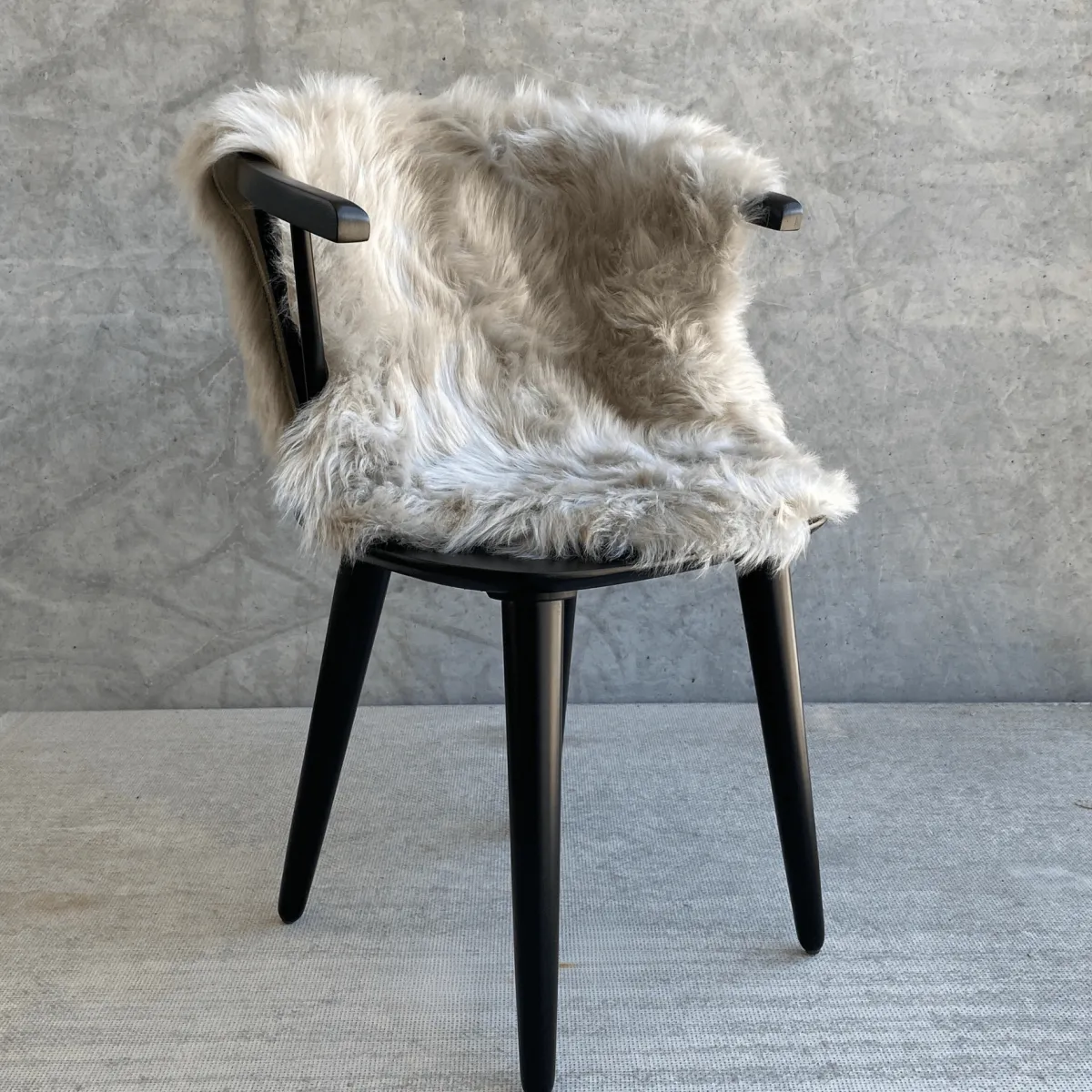 Nimara Imiteret langhåret lammeskind i Grå - 65x95 cm* Lammeskind|Lammeskindstæpper