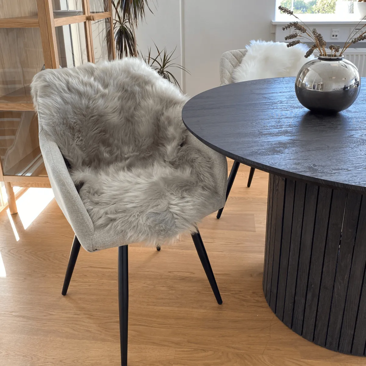Nimara Imiteret langhåret lammeskind i Grå - 65x95 cm* Lammeskind|Lammeskindstæpper