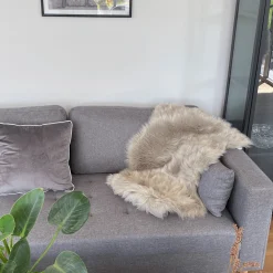Nimara Imiteret langhåret lammeskind i Grå - 65x95 cm* Lammeskind|Lammeskindstæpper