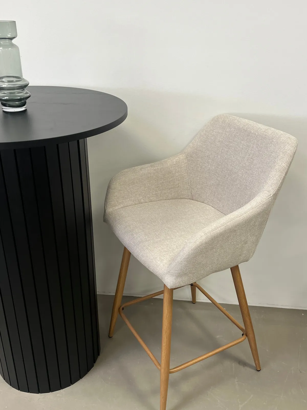 Nimara Jenna barstol - beige tekstil med armlæn 65 cm* Barstole