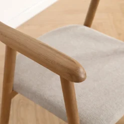 Nimara Jocelyn spisebordsstol i eg med beige stofsæde* Spisebordsstole