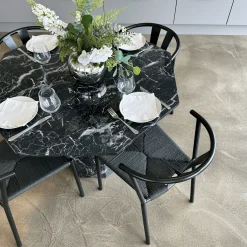 Nimara Lagoni - rundt spisebord Ø100 cm i sort marmor look* Spiseborde