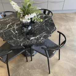 Nimara Lagoni - rundt spisebord Ø100 cm i sort marmor look* Spiseborde