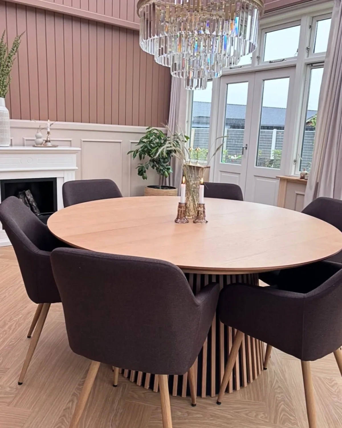 Nimara Lewis - Lamel rundt spisebord i Egefiner uden udtræk 180 cm* Spiseborde