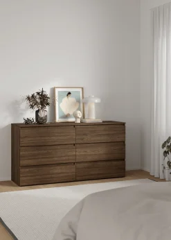 Nimara Maise kommode H:70 x B:138 x B:41 cm med 6 skuffer i røget egelook* Kommoder|Kommoder