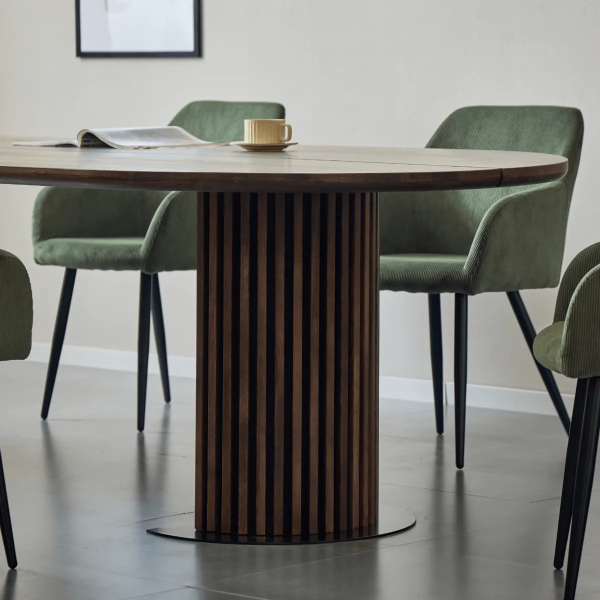Nimara Matteo - Plankebord med lamelfod i røget massiv eg 300x120x77 cm* Spiseborde