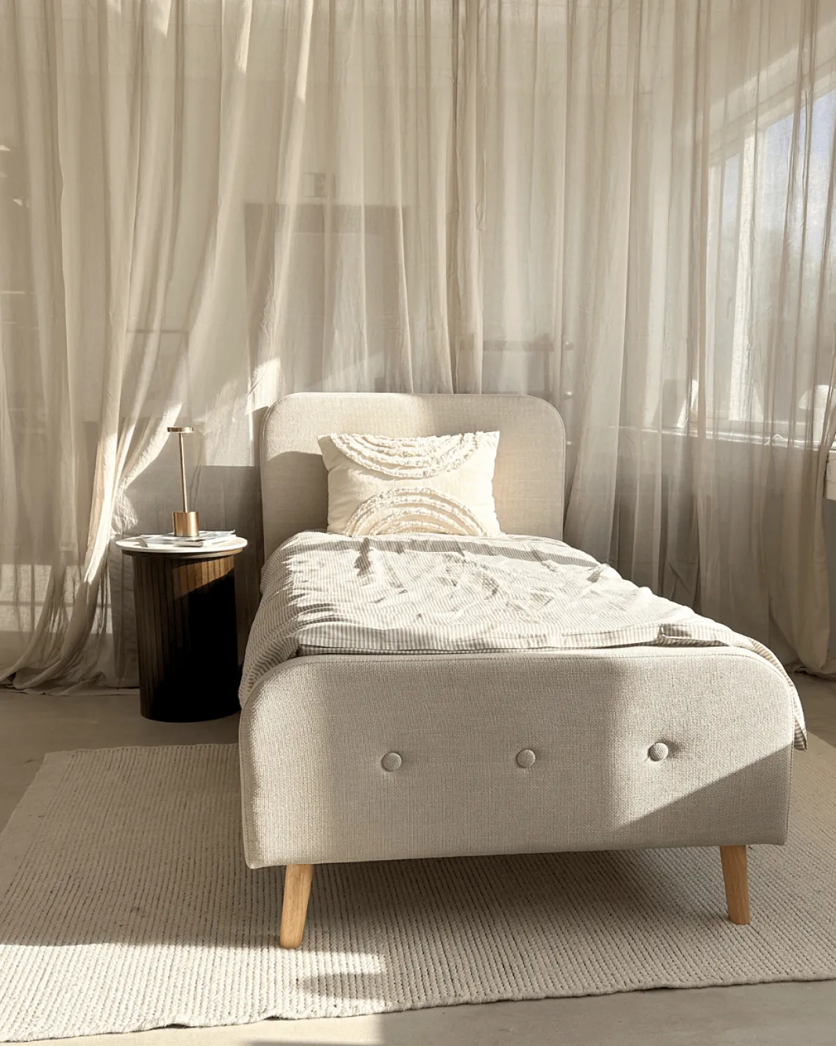 Nimara Premium Christian seng i beige 90x200 cm inkl. sengelameller og madrasser* Sengerammer|Alle Senge