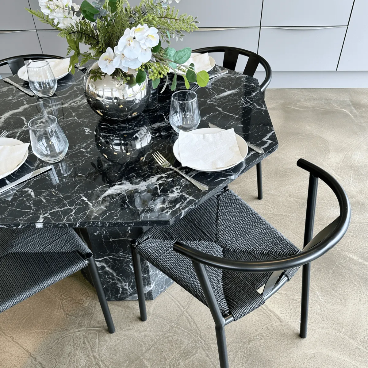 Nimara Shila spisebordsstol sort med flet i sort* Spisebordsstole