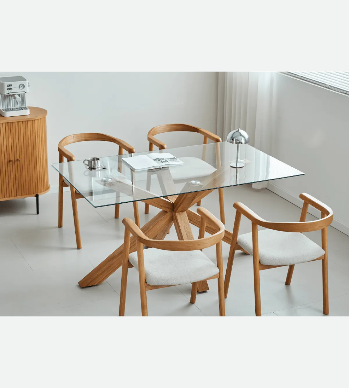 Nimara Sidney - Glas spisebord med ben i massiv egetræ 150x90 cm* Spiseborde