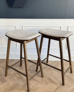 Nimara Tobi Barstol 42x36x65 cm i røget eg* Barstole