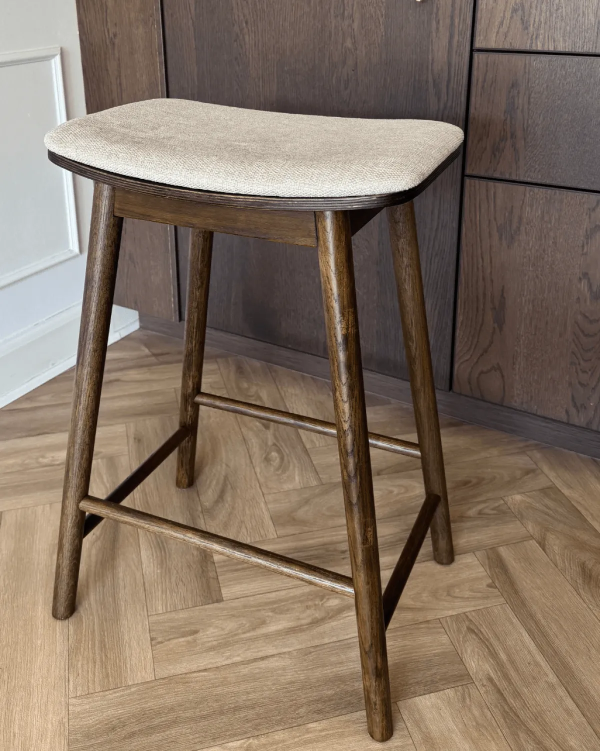 Nimara Tobi Barstol 42x36x65 cm i røget eg* Barstole